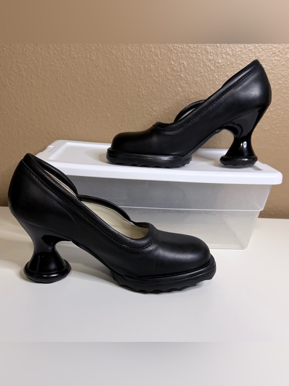 Fluevog | Mini Lily Darling | Black Leather Pump Round Toe Hourglass Heel US 6.5 - Picture 2 of 10